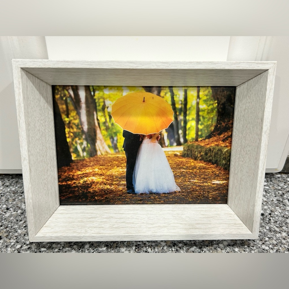 White Wood 5"x7" Picture Frame 🖼️